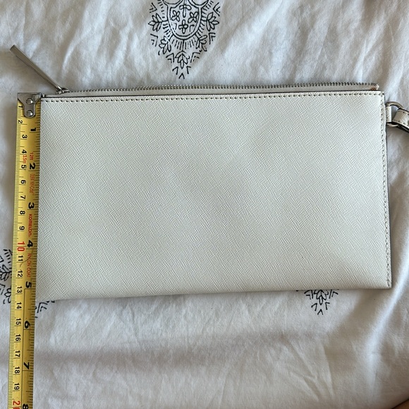 Michael Kors white clutch - Picture 8 of 8